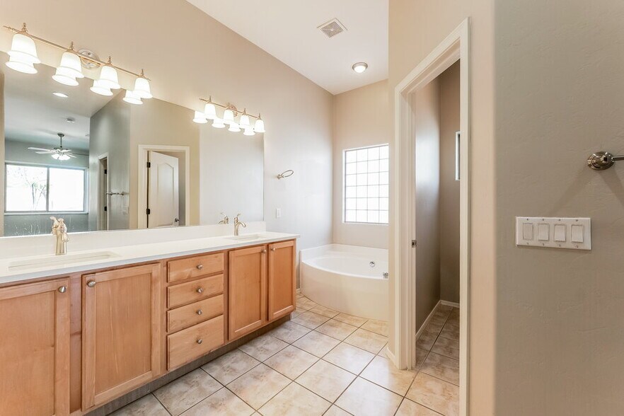 Building Photo - 5560 W Crystal Rain Pl