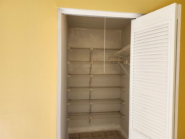 Building Photo - 2944 E Missionwood Ln