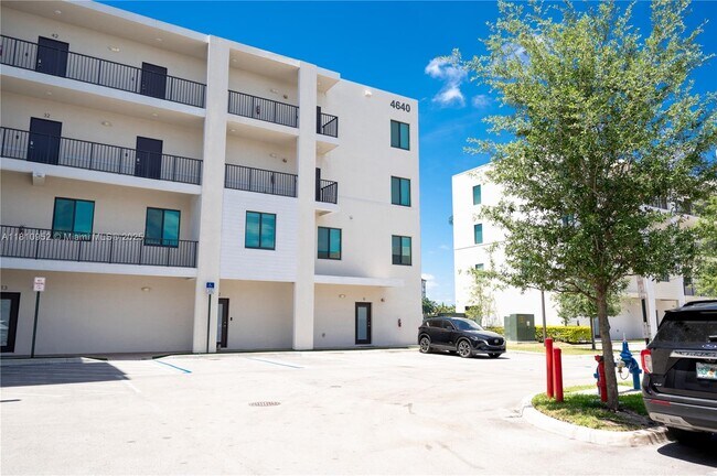 Building Photo - 4640 NW 84th Ave