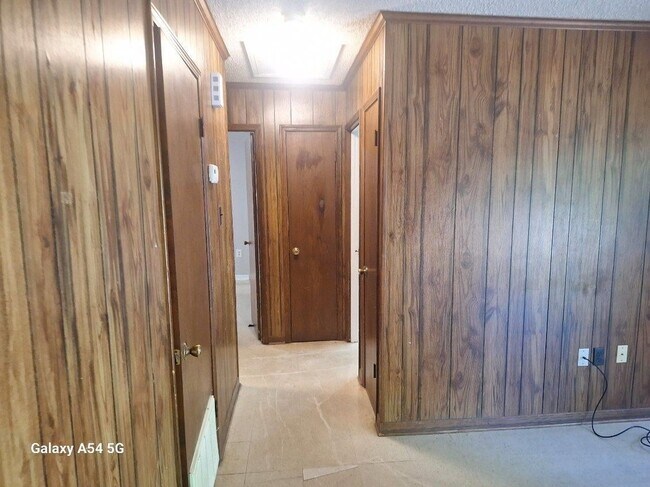 Building Photo - 2207 Wolf Ridge Rd