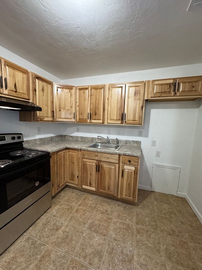 Building Photo - 3 bedroom, 1 bath home for rent in OKC near Del City (Sunnylane and 59th).  Completely remodeled ...