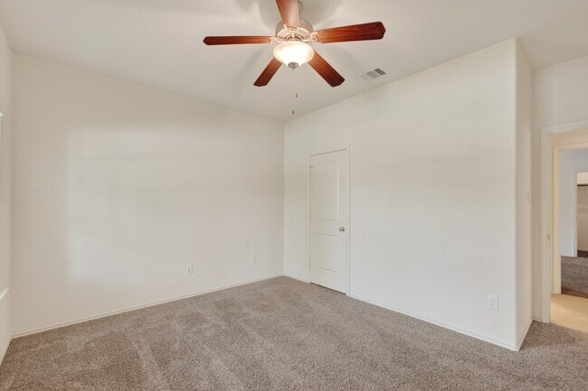 Building Photo - 138 Meadow Grove Dr