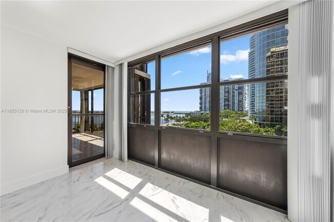 Building Photo - 1925 Brickell Ave