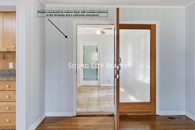 Building Photo - 7016 Bonnalake Dr