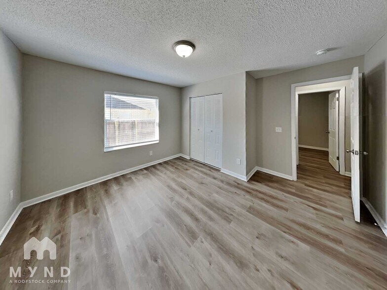 Building Photo - 2125 Karen Dr