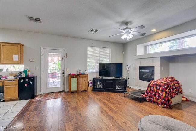 Building Photo - 1048 Painted Daisy Ave