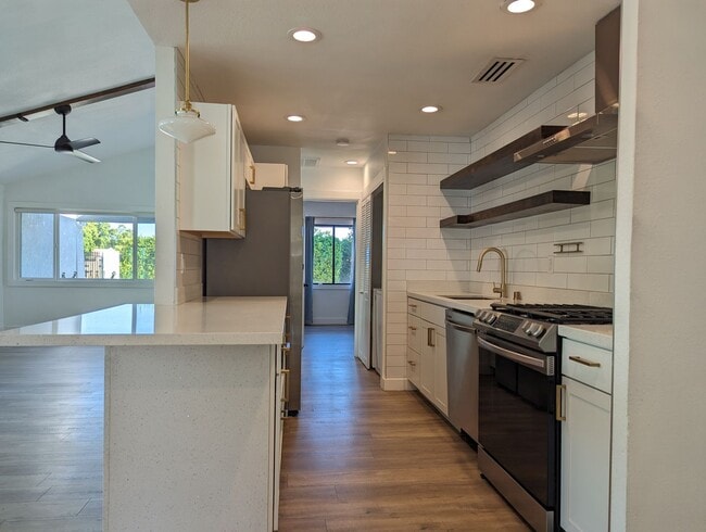 Building Photo - Beautiful Three Bedroom