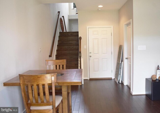 Building Photo - 11443 Hayloft Ln