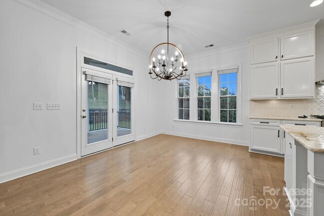 Building Photo - 425 Cassia Ct