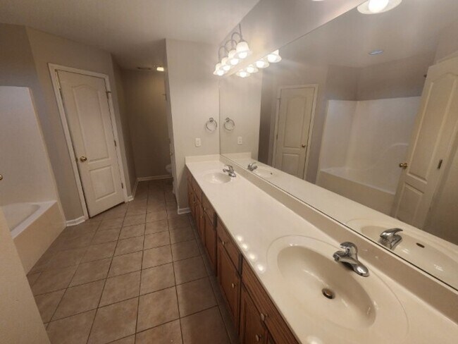 Building Photo - 701 Hidden Forest Dr
