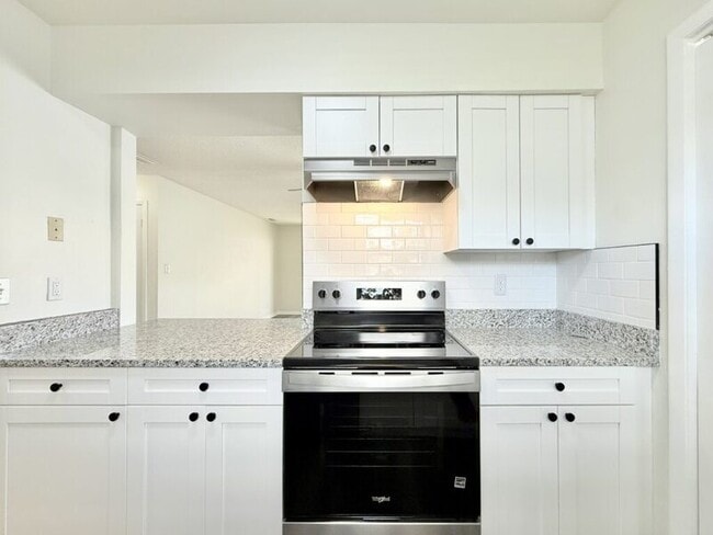 Building Photo - 5212 Peach Ave