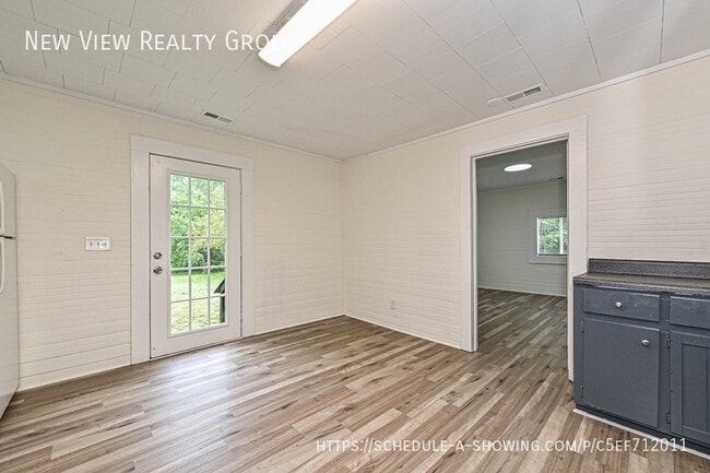 Building Photo - 3619 Little Mountain Rd