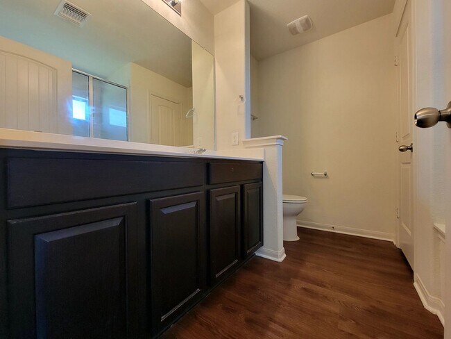 Building Photo - Spacious 3 Bedroom, 2.5 Bath Home with Garage & Tall Ceilings