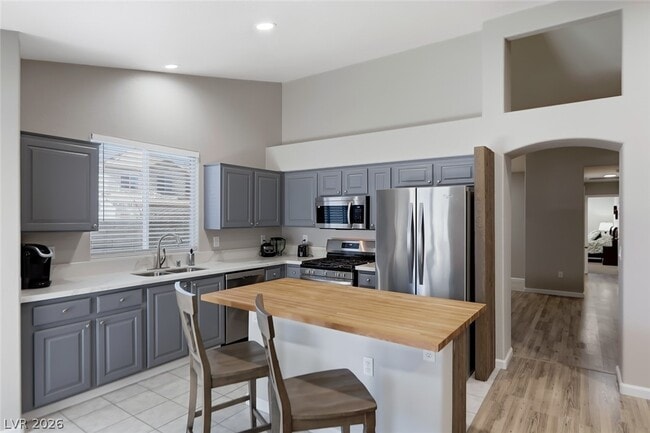 Building Photo - 833 Glitter Glen Ct