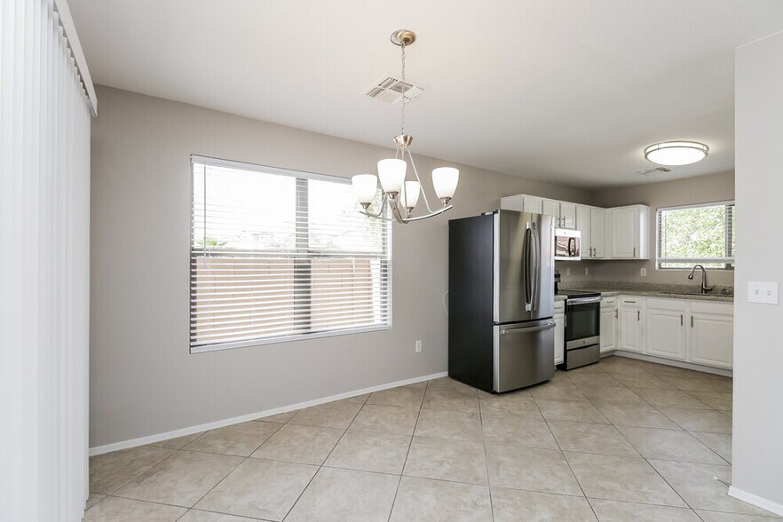 Building Photo - 3933 S Illinois St