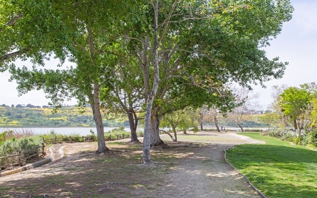 Building Photo - Gorgeous Townhome in Laguna Del Mar Community!