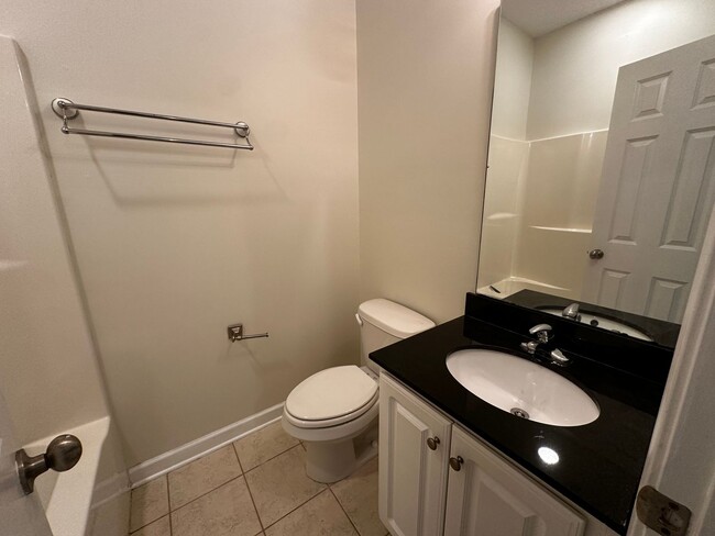 Building Photo - Market Common Townhome