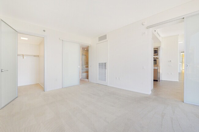 Building Photo - Veer Towers 1207E-North Strip Views from t...