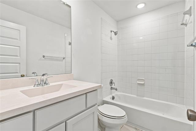Building Photo - 2410 Doncaster Dr