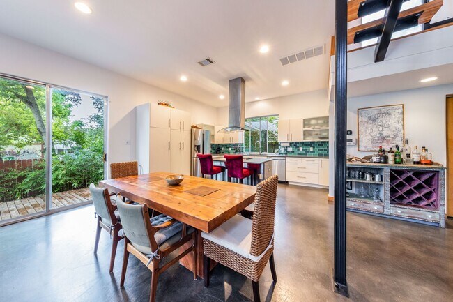 Building Photo - Gorgeous Fully Furnished Home in Brentwood...