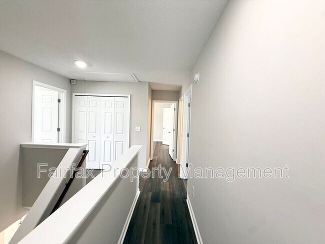 Building Photo - 201 Ridge Lake Dr
