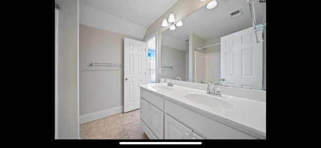 Building Photo - 100 Shores Edge Dr