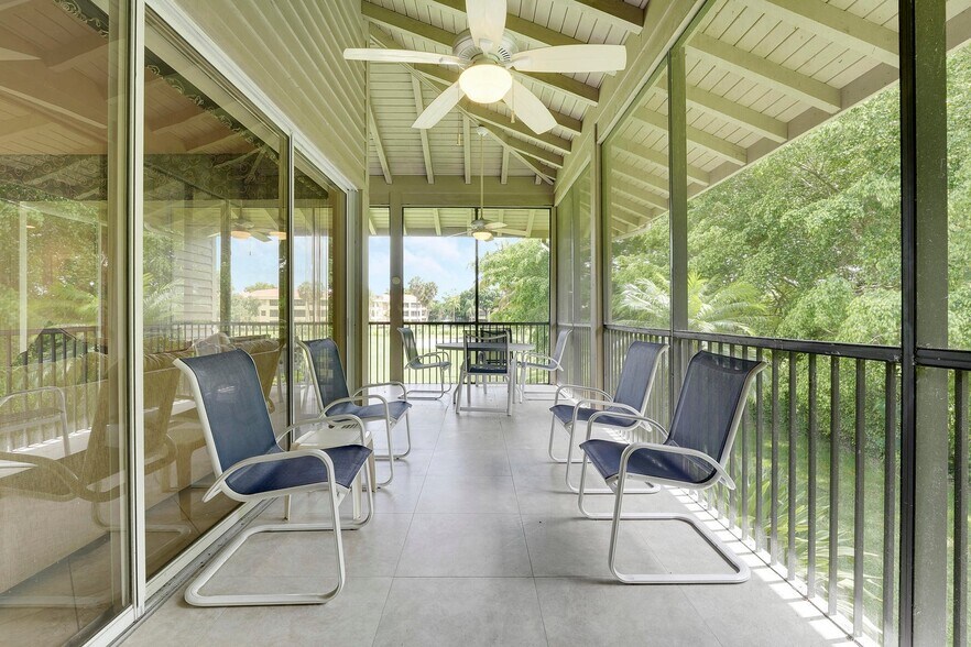 Building Photo - 7599 Cinebar Dr