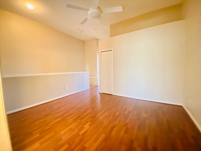 Building Photo - 2 BED / 2.5 BATH Townhome