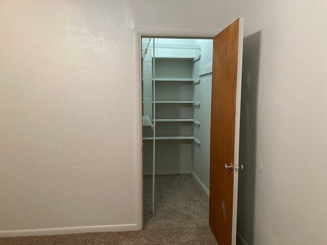 Building Photo - 211 E Will Rogers Blvd