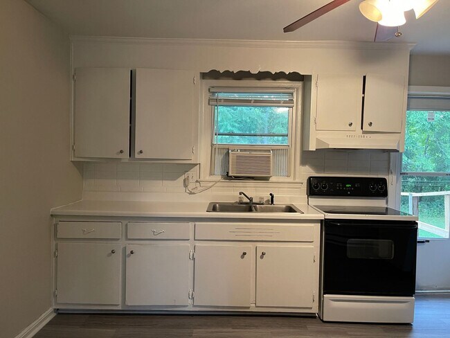 Building Photo - N Valor Drive 1633