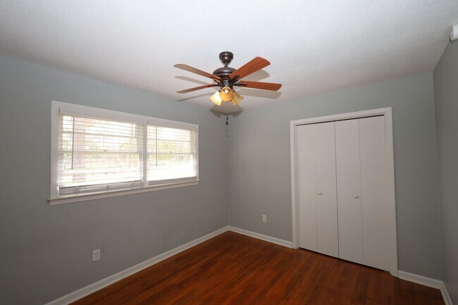 Building Photo - 609 E Stanfill St