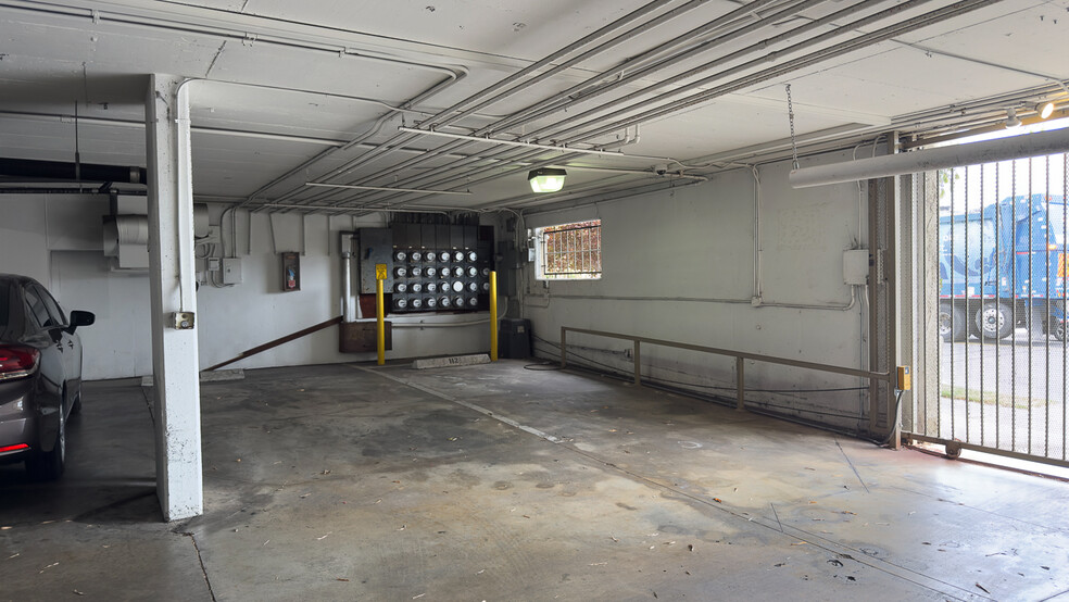 Building Photo - 4727 W 147th St