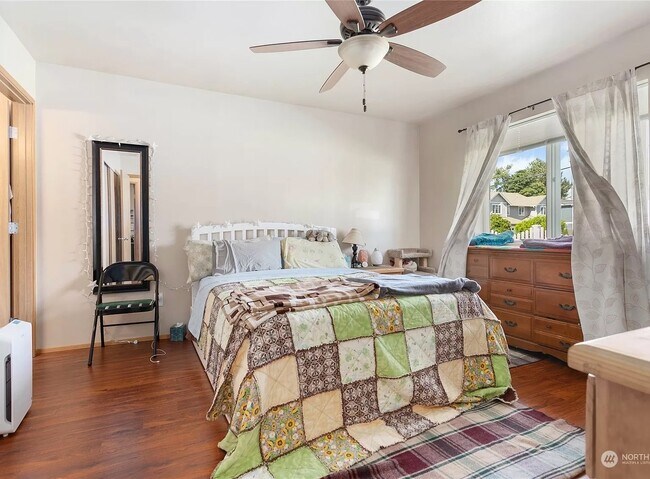 Building Photo - 2296 James Cir