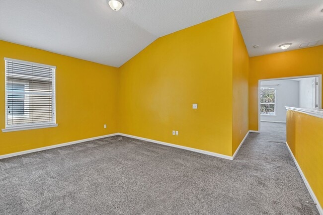 Building Photo - ***TWO WEEKS FREE*** Stylish 3BR Townhome with Garage & Walk-In Closet