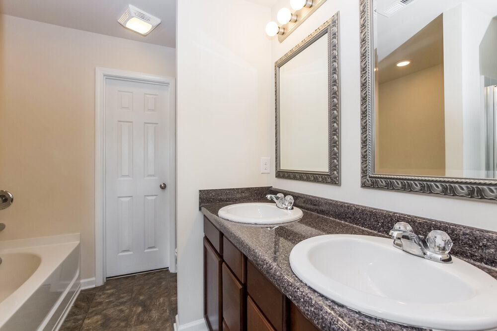 Building Photo - 5605 Twin Brook Dr