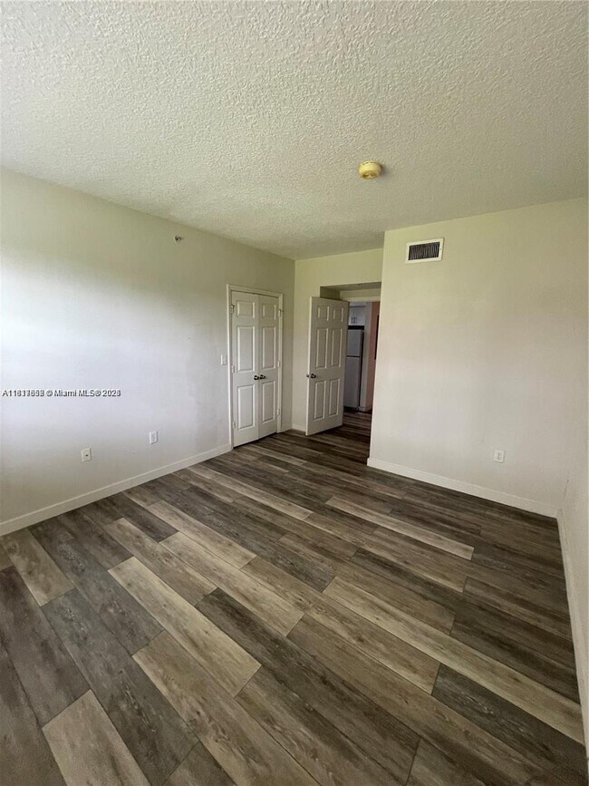 Building Photo - 160 SW 117th Terrace