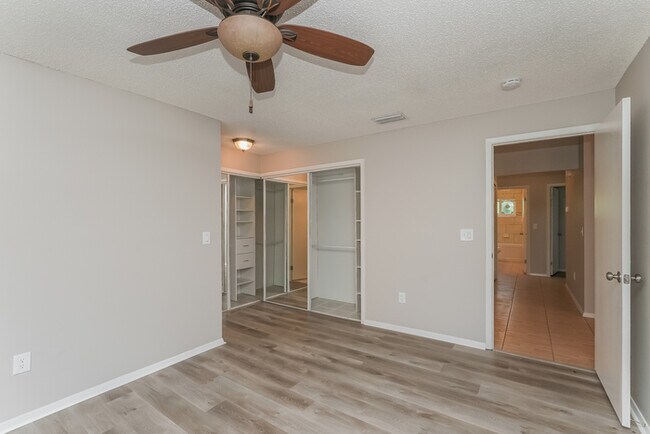 Building Photo - 1601 Bent Pine Way
