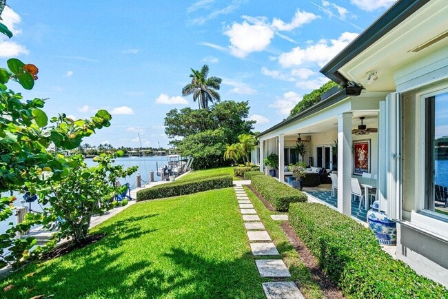 Building Photo - 1400 Lands End Rd