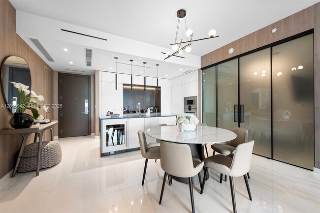 Building Photo - 300 Biscayne Blvd Way