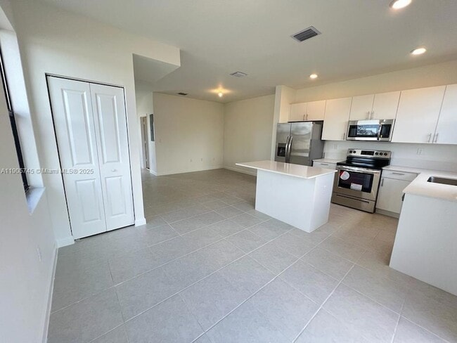 Building Photo - 28610 SW 133rd Ct