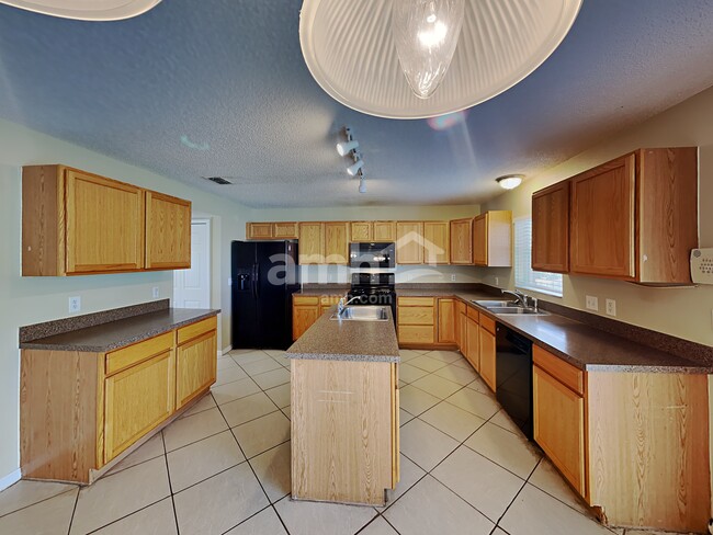 Building Photo - 17003 Odessa Dr