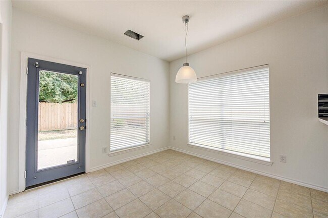 Building Photo - 14018 White Oak Gardens Dr