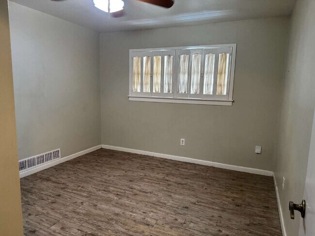 Building Photo - "Spacious 4-Bedroom Home with 2 Full Baths in Lubbock – 1,984 Sq Ft of Comfort!"
