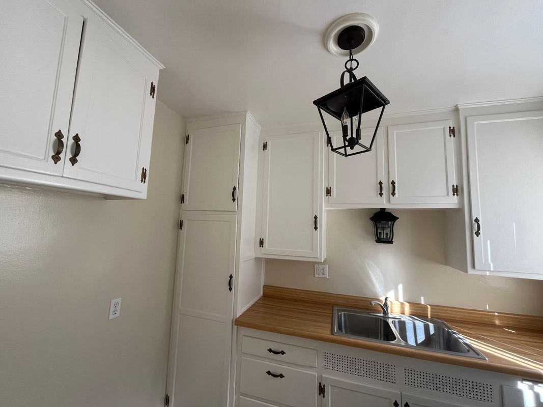 Building Photo - 126 N Maple St