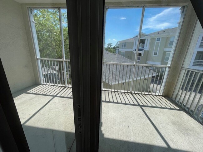 Building Photo - Gardens of Bridgehampton - 2 Bed - 2 bath ...