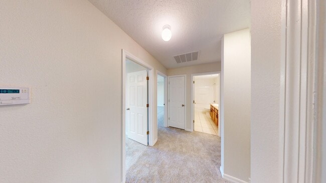 Building Photo - 4 Bedroom /2.5 bath Spacious Home In Sanfo...