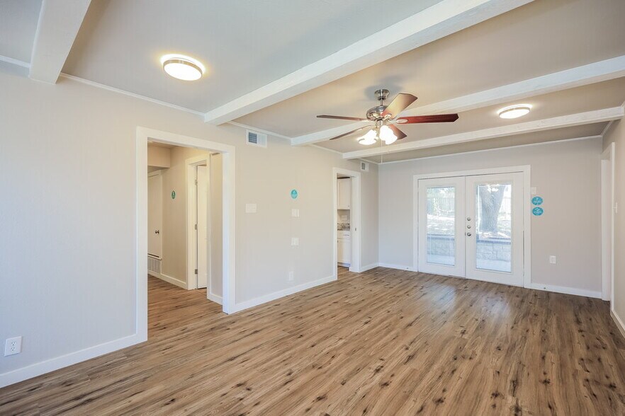 Building Photo - 6307 Handsome Lake Dr