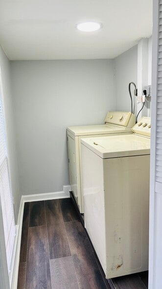 LAUNDRY - 57 Bridge St