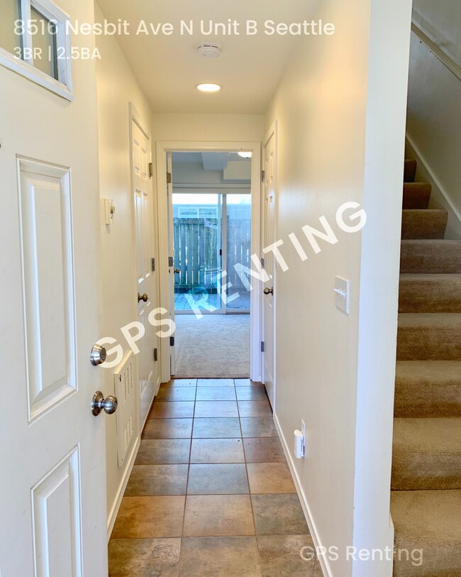 Building Photo - Beautiful N. Seattle 3 story townhouse wit...