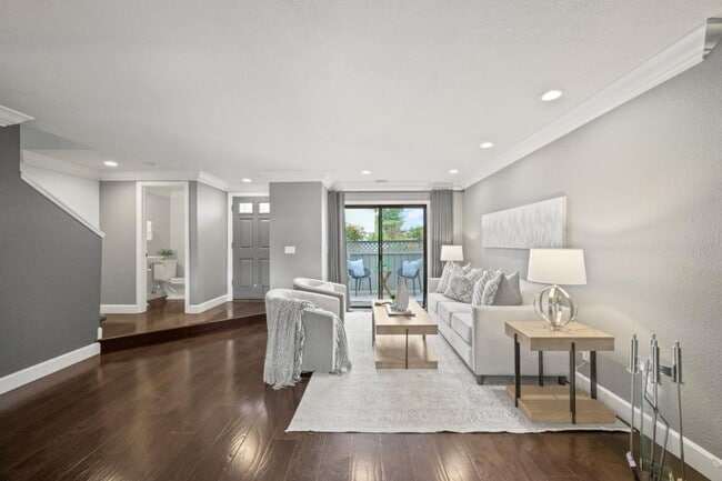 Building Photo - Immaculate 3 Bedroom 2.5 Bath Condominium ...